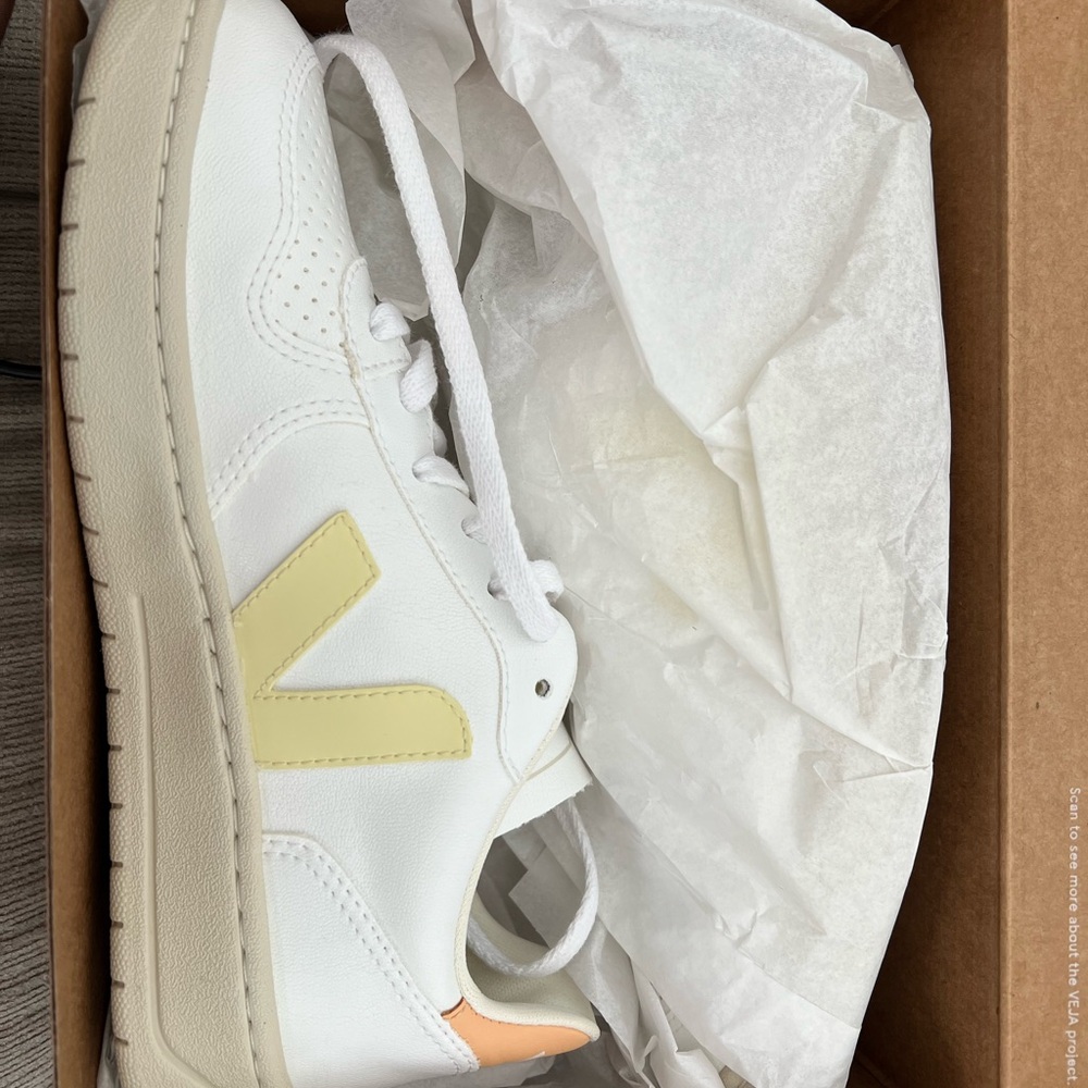 Veja V10 White and Peach Sneakers